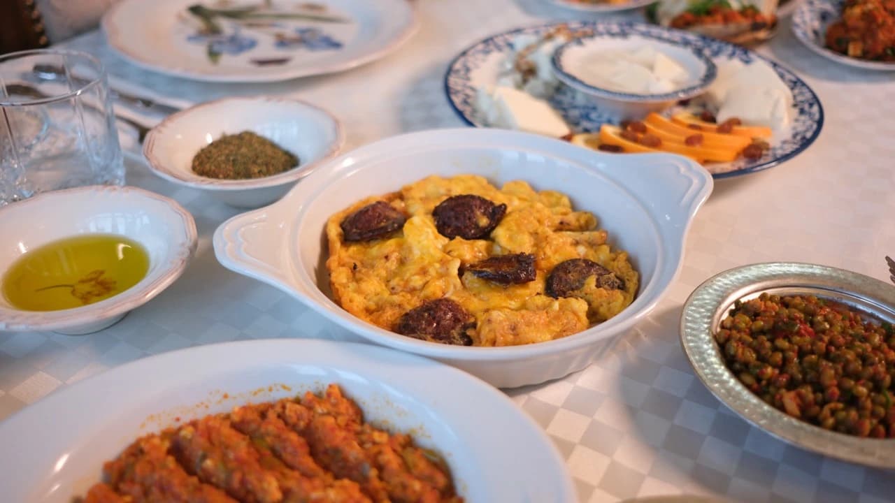 Antep Kasap Sucuklu Yumurta 